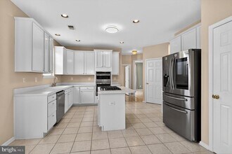 2 Berwick Cir in East Windsor, NJ - Building Photo - Building Photo