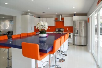 17135 NW 87th Ave in Hialeah, FL - Building Photo - Building Photo