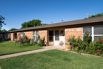 Southstead (Homestead) Apartments in Lubbock, TX - Building Photo - Building Photo