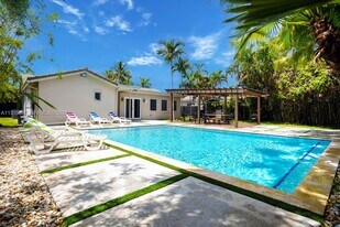 1307 Rodman St in Hollywood, FL - Building Photo