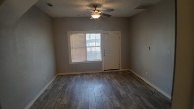 1509 W Page Ave, Unit B in Dallas, TX - Building Photo - Building Photo