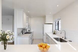 48 Lyford Dr in Belvedere Tiburon, CA - Building Photo