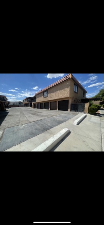 311 Misty Isle Ln in Las Vegas, NV - Foto de edificio
