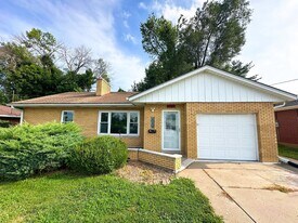 3408 Maine St in Quincy, IL - Building Photo