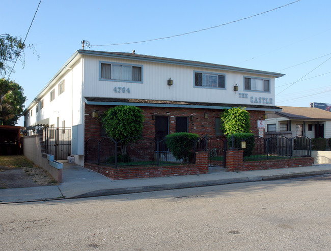 The Castle Apartments in Hawthorne, CA - Foto de edificio - Building Photo