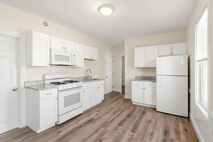 79 Shaw St in Lowell, MA - Building Photo