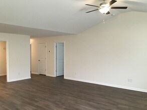 1220 Dogwood Neck Dr in Navassa, NC - Foto de edificio - Building Photo