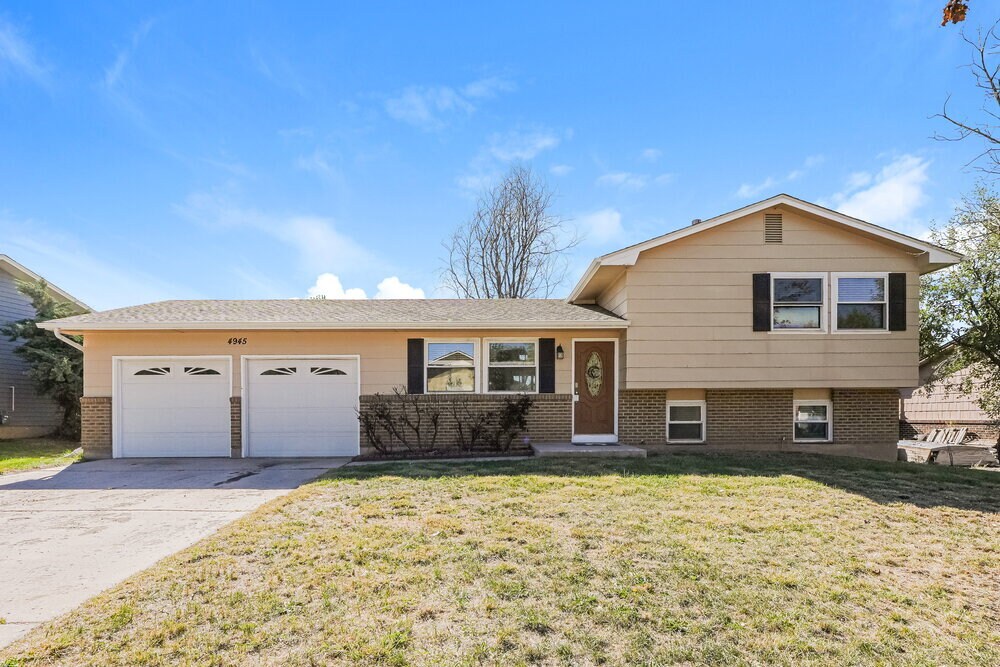4945 Manzana Dr in Colorado Springs, CO - Building Photo