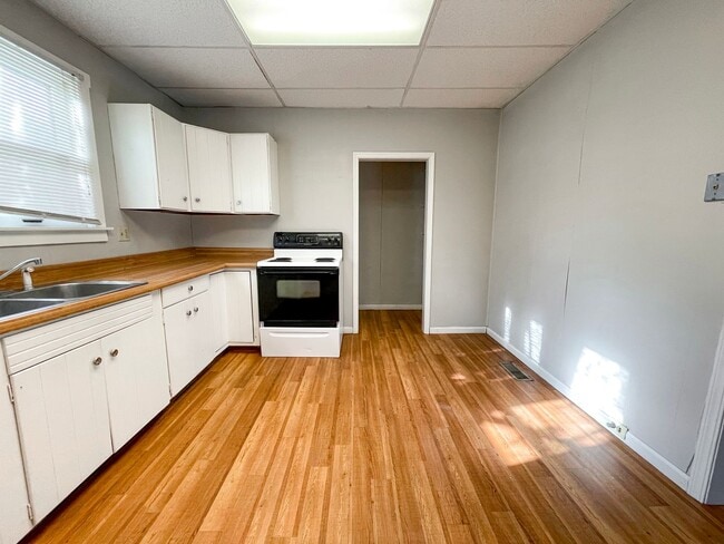 2125 W Jackson St in Muncie, IN - Building Photo - Building Photo
