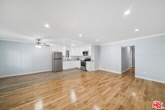 7032 Lanewood Ave in Los Angeles, CA - Building Photo - Building Photo