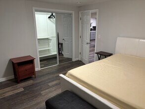 18 Pope St, Unit #2 in Hudson, MA - Foto de edificio - Building Photo