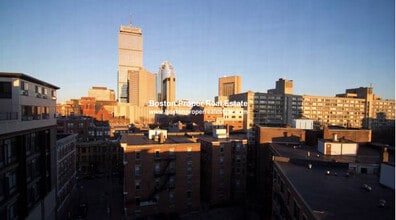 12 Stoneholm St, Unit 624 in Boston, MA - Foto de edificio - Building Photo