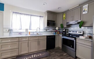 1030 Pineborough Rd in Charlotte, NC - Building Photo