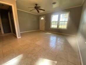 2103 Holly Dr in Dickinson, TX - Building Photo - Building Photo