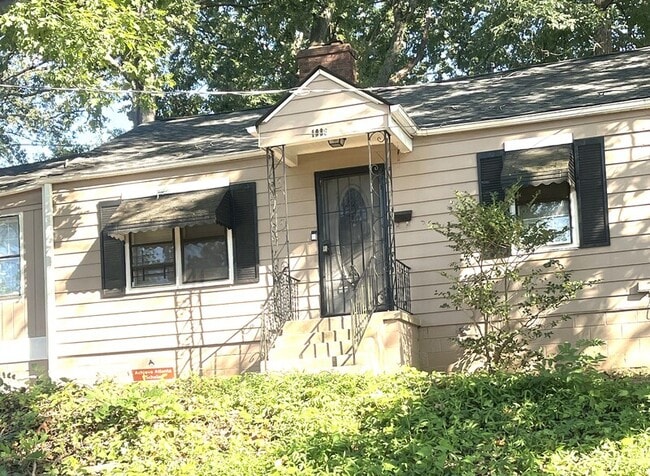 property at 1086 Peeples St SW