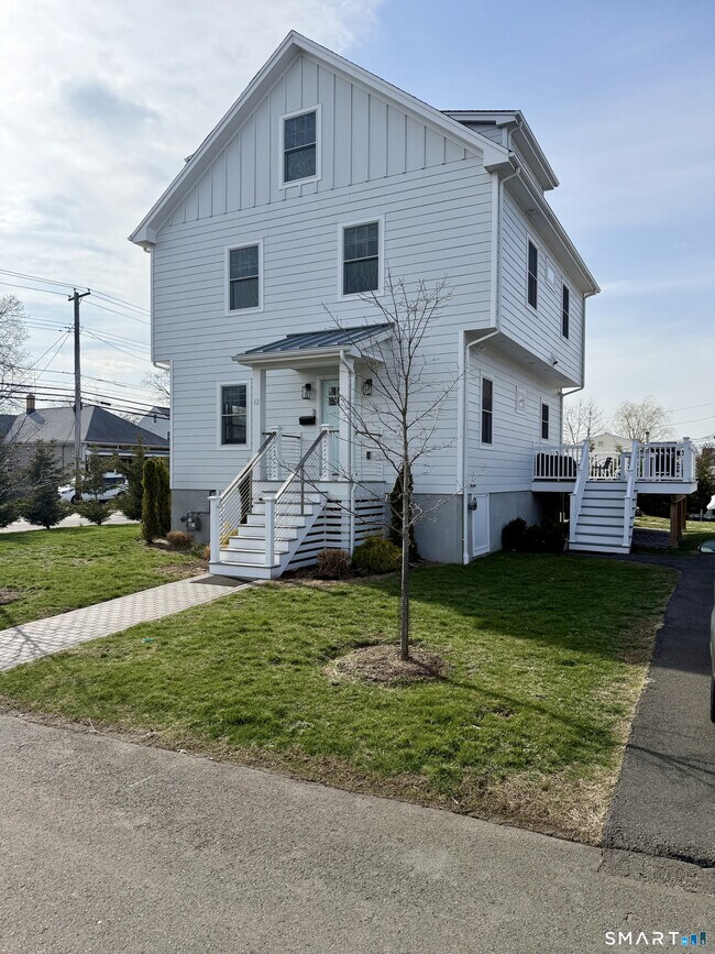 12 Sandy Way in Fairfield, CT - Building Photo - Building Photo