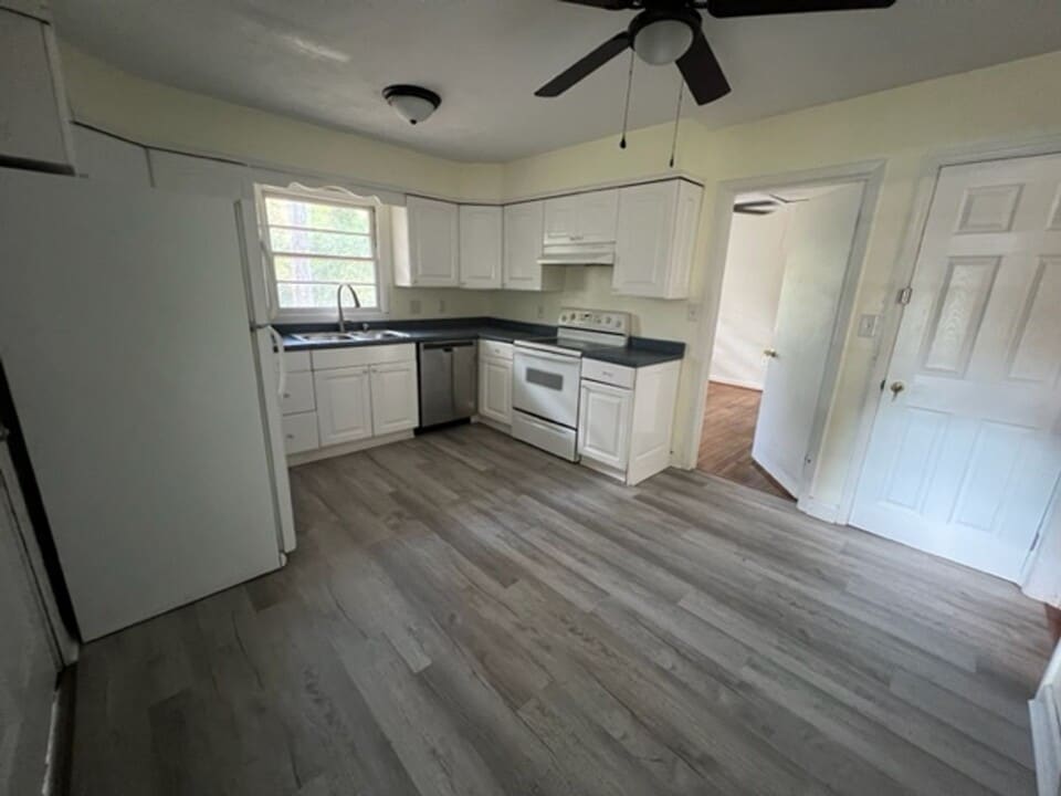 245 Hilltop Rd in Athens, GA - Building Photo