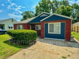 10607 E Lexington Ave in Sugar Creek, MO - Building Photo