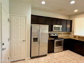 6812 Roundleaf Dr in Jacksonville, FL - Building Photo - Building Photo