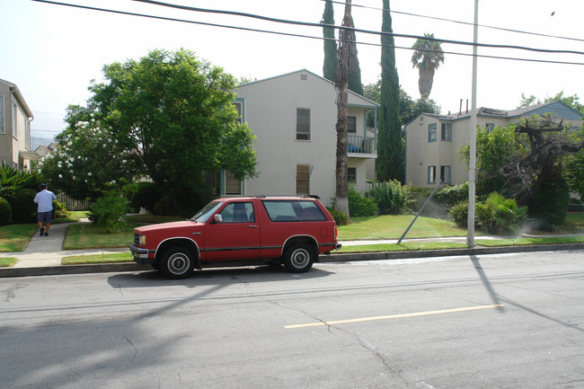 1808-1814 Scott Rd in Burbank, CA - Building Photo - Building Photo