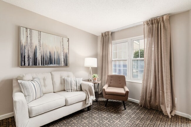 ReVi Worthington Crossing in Columbus, OH - Building Photo - Building Photo