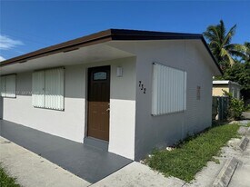 732 SW 6th St in Dania Beach, FL - Building Photo