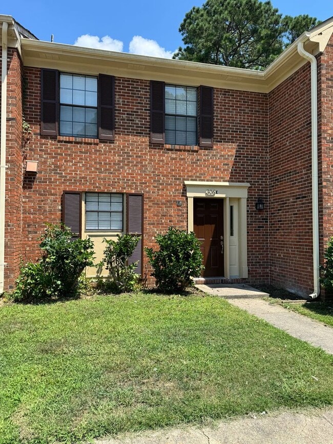 306 Circuit Ln in Newport News, VA - Building Photo - Building Photo