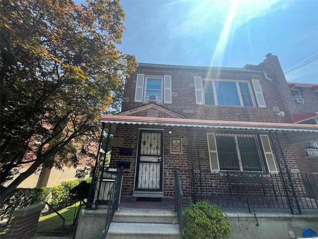 property at 828 Waring Ave