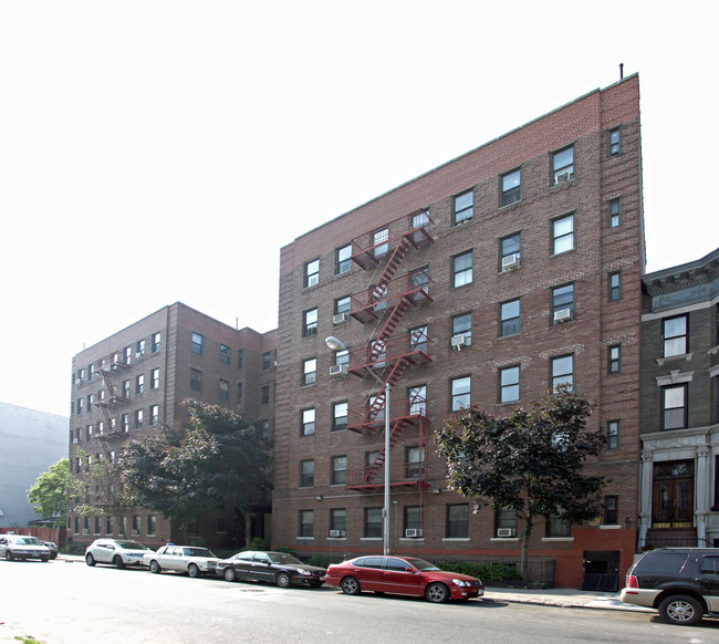 40 Clarkson Ave in Brooklyn, NY - Foto de edificio - Building Photo