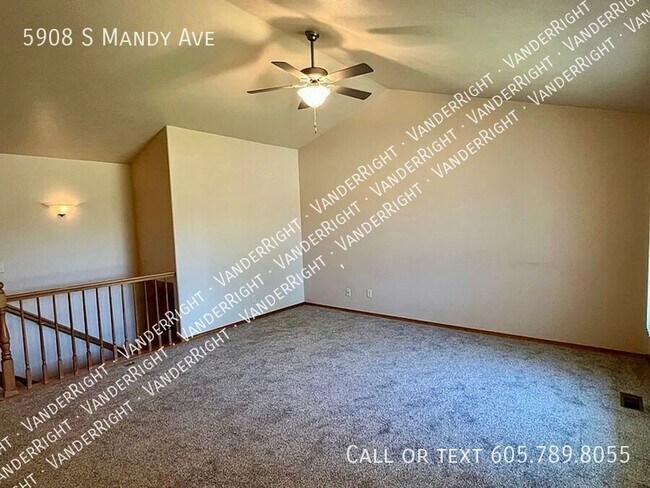 5908 S Mandy Ave in Sioux Falls, SD - Building Photo - Building Photo