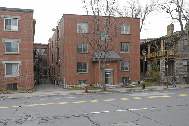 6016 du Parc in Montréal, QC - Building Photo - Primary Photo