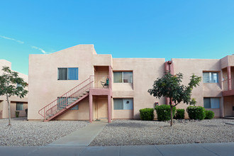 The Quails Apartments in Tucson, AZ - Building Photo - Building Photo