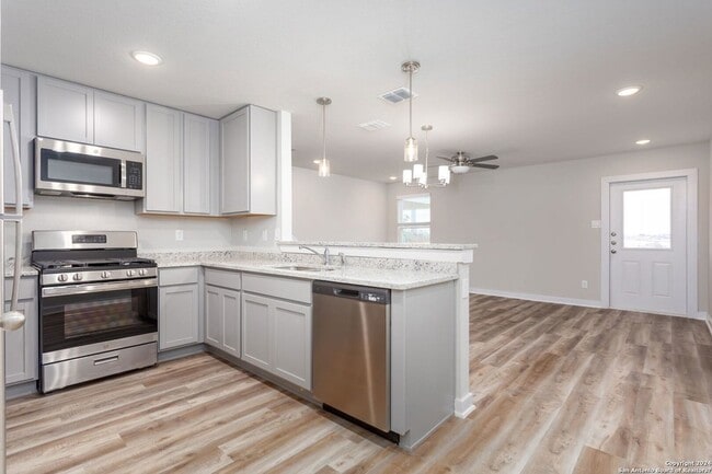 340 Abigail Aly in San Antonio, TX - Building Photo - Building Photo