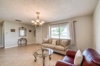 19468 Delaware Cir in Boca Raton, FL - Building Photo - Building Photo