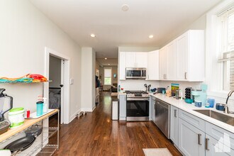 2145 W Webster Ave, Unit 3 in Chicago, IL - Building Photo - Building Photo