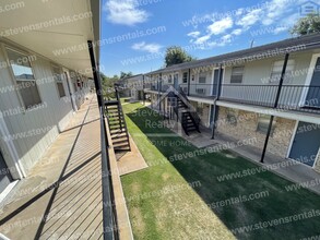 1502 NW Kingsbury Ave in Lawton, OK - Building Photo - Building Photo