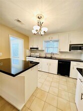 5418 Grand Lake St in Houston, TX - Foto de edificio - Building Photo