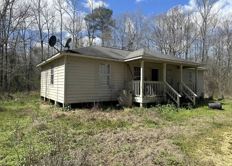 89 Collins Rd in Monticello, MS - Building Photo