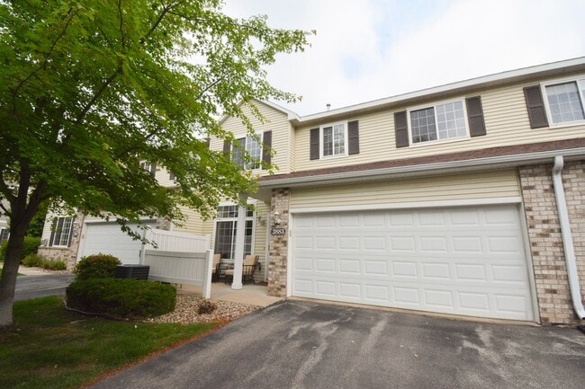 property at 2883 Slate Ct NW