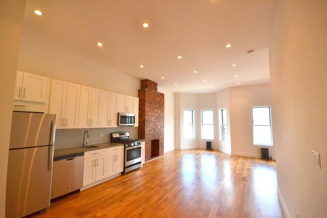 1220 Decatur St in Brooklyn, NY - Building Photo - Interior Photo