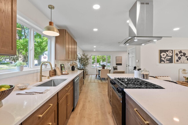 property at 213 S 5th Ave