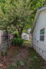 1028 E 43rd St in Austin, TX - Building Photo - Building Photo