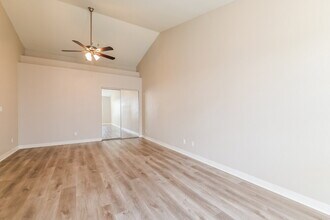 827 Harbor Beach Ct in Henderson, NV - Building Photo - Building Photo