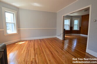 32 Stellman Rd, Unit 1 in Boston, MA - Foto de edificio - Building Photo