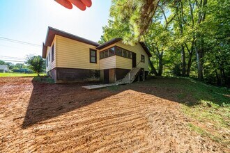 1110 Eastern Valley Rd in Bessemer, AL - Building Photo - Building Photo