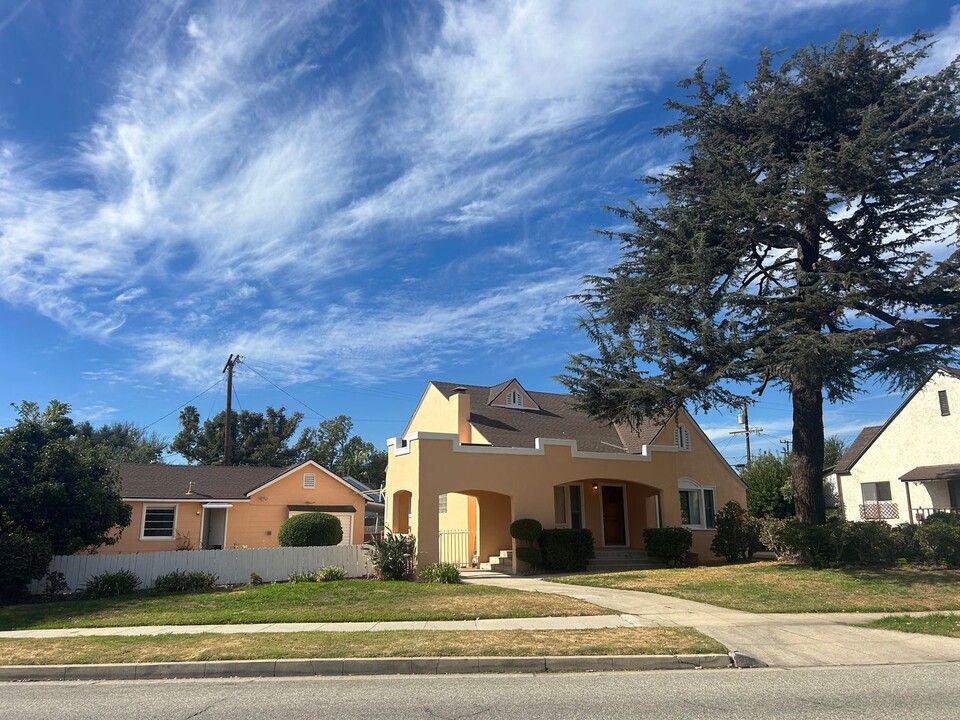 235 N Santa Anita St in San Gabriel, CA - Building Photo