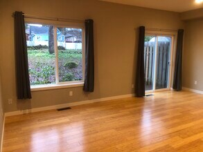 472 SE Oak St in White Salmon, WA - Building Photo - Building Photo