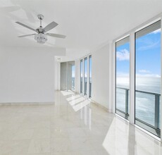 16699 Collins Ave, Unit PH4308 in Sunny Isles Beach, FL - Building Photo - Building Photo