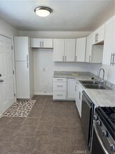 403 W Central Ave, Unit 2 in Hemet, CA - Building Photo - Building Photo