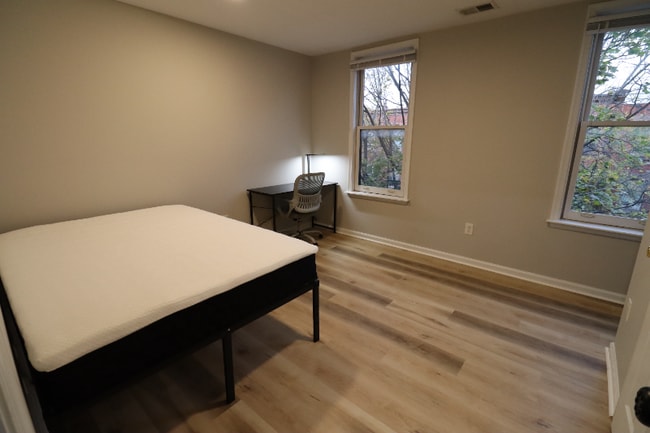 property at 1726 W Diamond St